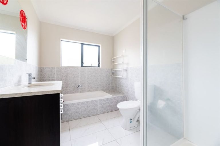 Photo of property in 10 Roy Maloney Drive, Henderson, Auckland, 0612