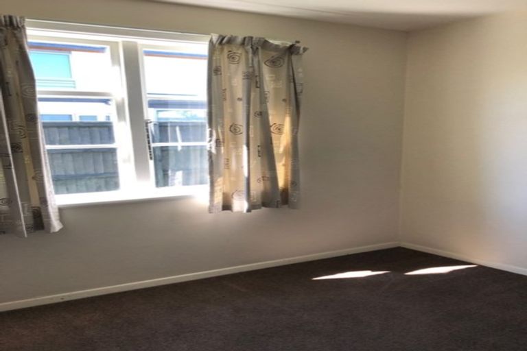 Photo of property in 17 Newall Avenue, Bryndwr, Christchurch, 8052