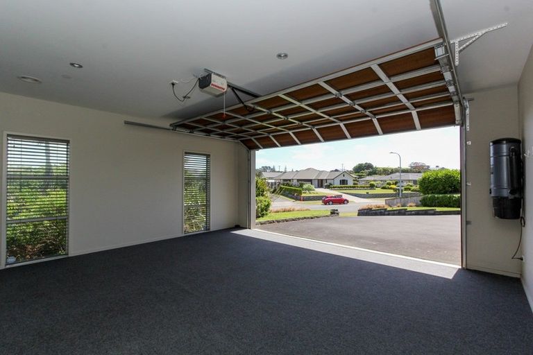 Photo of property in 4 Links Drive, Waiwhakaiho, New Plymouth, 4312