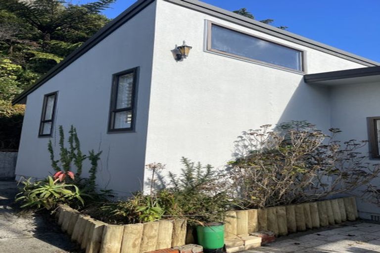 Photo of property in 5 Kate Way, Karori, Wellington, 6012
