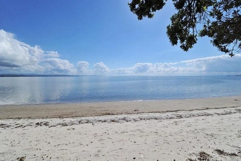 Photo of property in 5 Uatoto Road, Clarks Beach, 2122