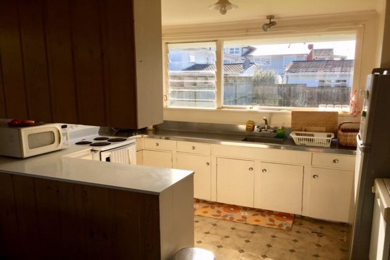 Photo of property in 79 Hillcrest Avenue, Hillcrest, Auckland, 0627