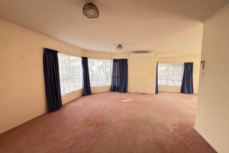 Photo of property in 35b Grays Road, Camborne, Porirua, 5026