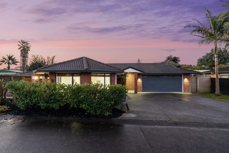 Photo of property in 12 Hocken Place, Mangere Bridge, Auckland, 2022