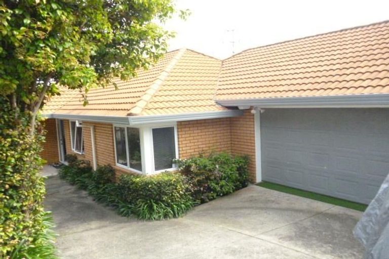 Photo of property in 2/15 Mccahill Views, Botany Downs, Auckland, 2010