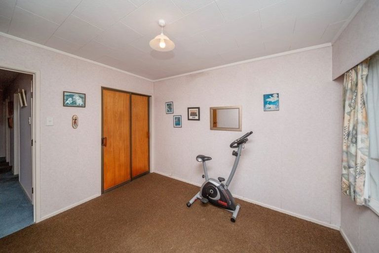 Photo of property in 32 Kauri Street, Merrilands, New Plymouth, 4312