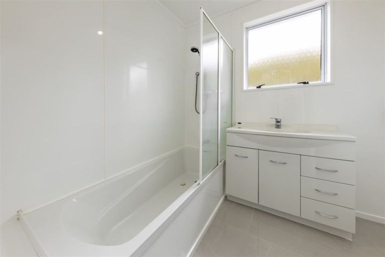 Photo of property in 2/36 Taitimu Drive, Weymouth, Auckland, 2103