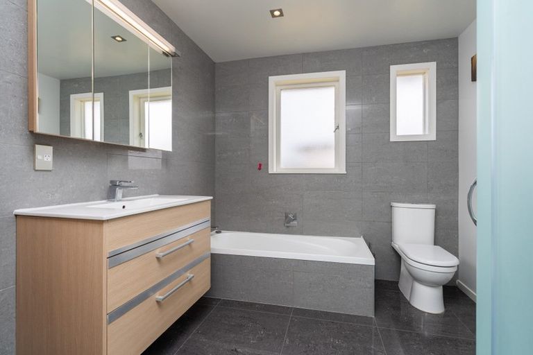 Photo of property in 1 Lowburn Avenue, Waipu, 0510