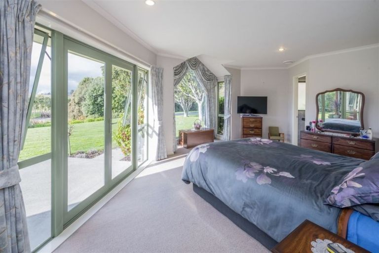 Photo of property in 28 Waipuna Grove, Levin, 5571