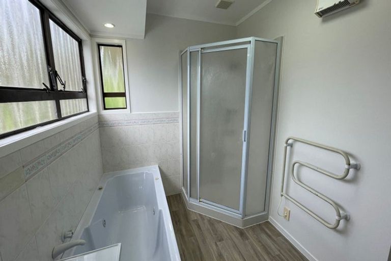 Photo of property in 35 Kirby Street, Glendene, Auckland, 0602