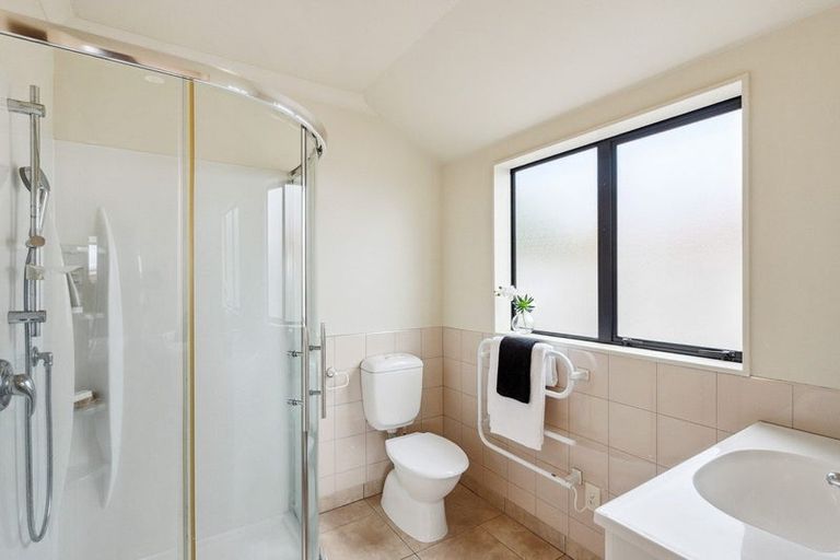 Photo of property in 26 Quadrant Heights, Paraparaumu, 5032