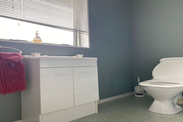 Photo of property in 28 Saunders Close, Whitby, Porirua, 5024