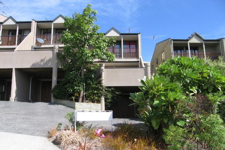 Photo of property in 2/9 Pannill Place, Oteha, Auckland, 0632