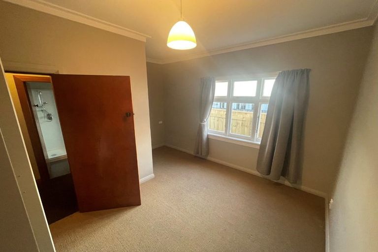 Photo of property in 40 Waiwaka Terrace, Strandon, New Plymouth, 4312