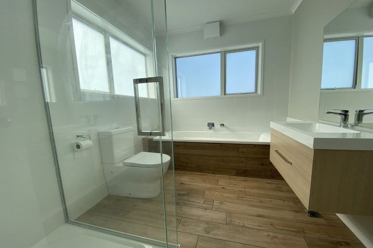 Photo of property in 79 Karepiro Drive, Stanmore Bay, Whangaparaoa, 0932