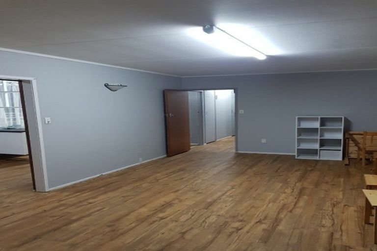 Photo of property in 35 Easton Park Parade, Glenfield, Auckland, 0629