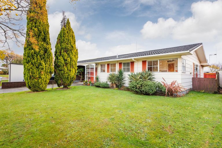 Photo of property in 5 Westhaven Grove, Takaro, Palmerston North, 4412