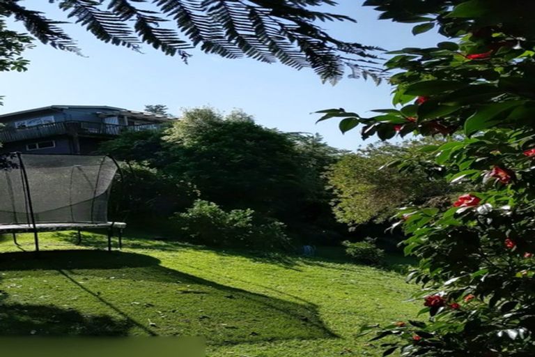 Photo of property in 15 Linda Street, Oakura, 4314