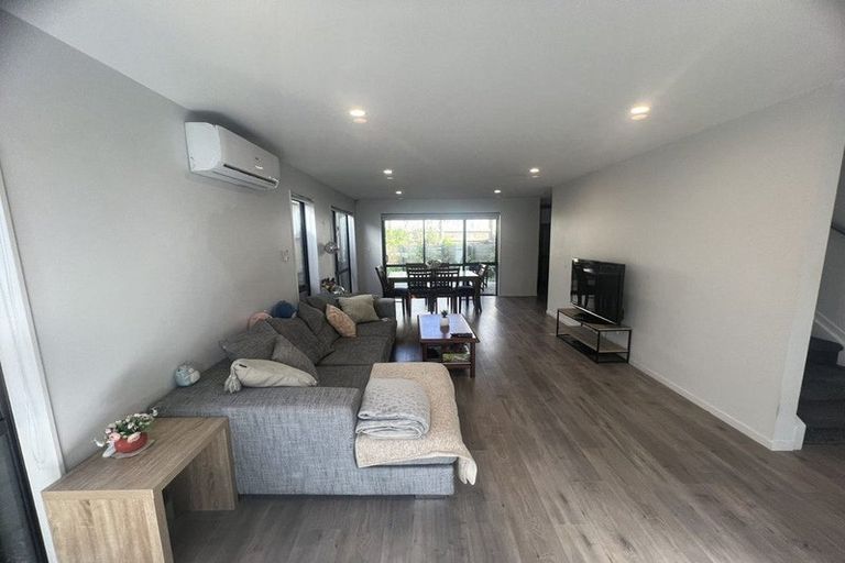 Photo of property in 1c Westall Road, New Lynn, Auckland, 0600
