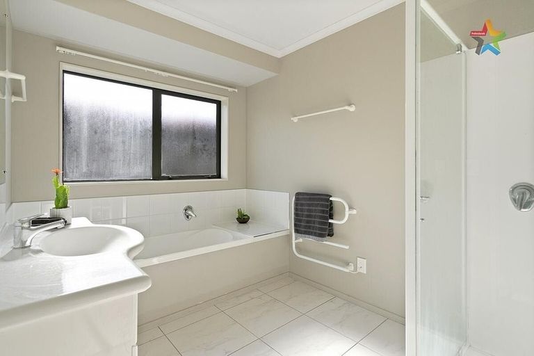 Photo of property in 8 Percy Kinsman Crescent, Riverstone Terraces, Upper Hutt, 5018