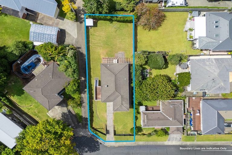 Photo of property in 1 Phillip Parade, Forrest Hill, Auckland, 0620