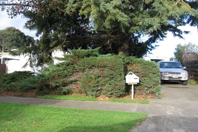 Photo of property in 30 Pinedale Parade, Milson, Palmerston North, 4414