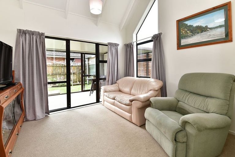 Photo of property in 12 Bellbird Place, Orewa, 0931