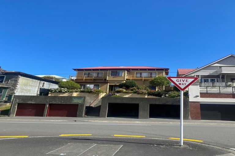 Photo of property in Hawkestone House, 21 Hawkestone Street, Thorndon, Wellington, 6011