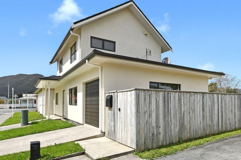 Photo of property in 1b Randwick Crescent, Moera, Lower Hutt, 5010