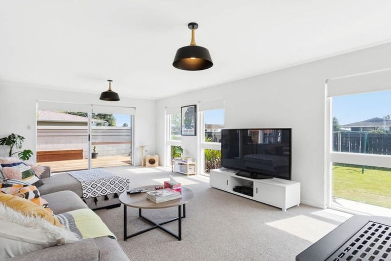 Photo of property in 34 Inwoods Road, Parklands, Christchurch, 8083