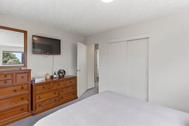 Photo of property in 5 Hurworth Grove, Waikanae, 5036