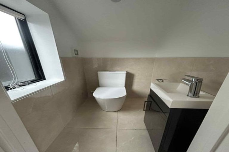 Photo of property in 4f Hepburn Road, Glendene, Auckland, 0602