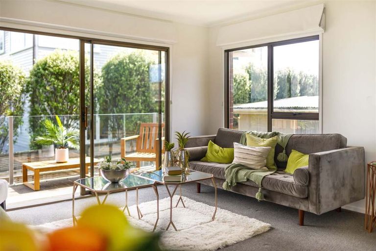 Photo of property in 3/59 Norwood Road, Bayswater, Auckland, 0622