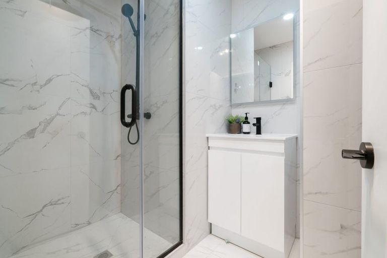 Photo of property in 12 Hocken Place, Mangere Bridge, Auckland, 2022