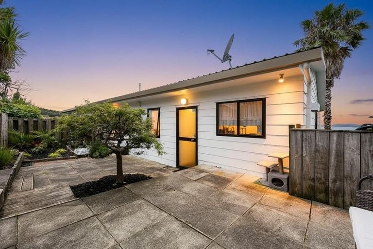 Photo of property in 17 Merehai Place, Snells Beach, 0920