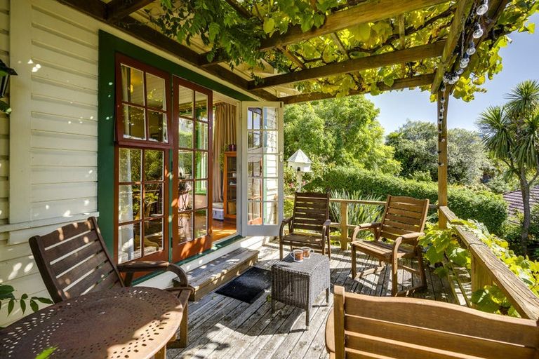 Photo of property in 19 Cameron Road, Bluff Hill, Napier, 4110