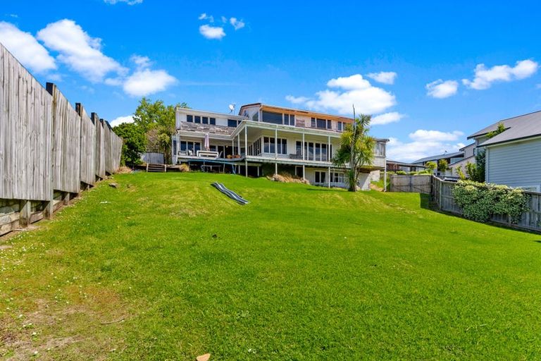 Photo of property in 18 Montgomery Avenue, Rothesay Bay, Auckland, 0630