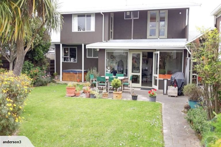 Photo of property in 19 Hillcrest Drive, Kelvin Grove, Palmerston North, 4414
