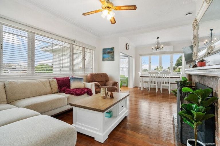 Photo of property in 11 Owens Road, Waiuku, 2123