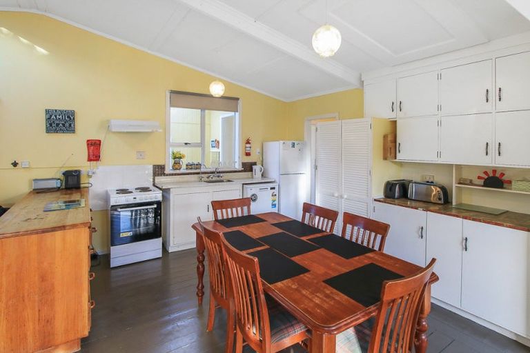 Photo of property in 2 Hennessy Street East, Foxton Beach, Foxton, 4815