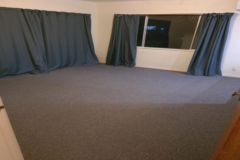 Photo of property in 25a Chetwode Grove, Newlands, Wellington, 6037