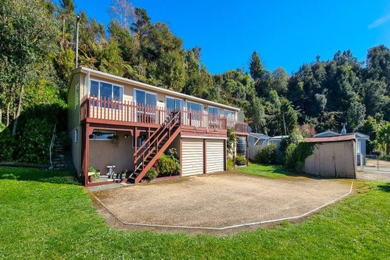 Photo of property in 218 Rangihaeata Road, Rangihaeata, Takaka, 7182