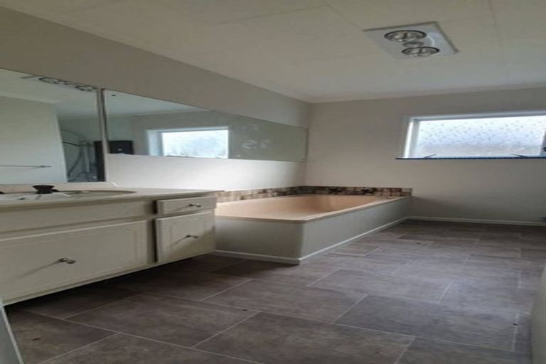 Photo of property in 42 Sunvale Crescent, Whataupoko, Gisborne, 4010