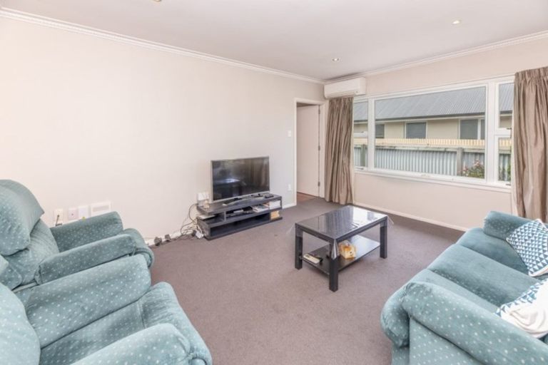 Photo of property in 93 Crofton Road, Harewood, Christchurch, 8051