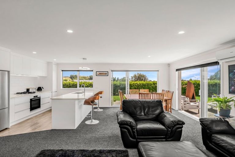 Photo of property in 33 Golf Vue Place, Castlecliff, Whanganui, 4501