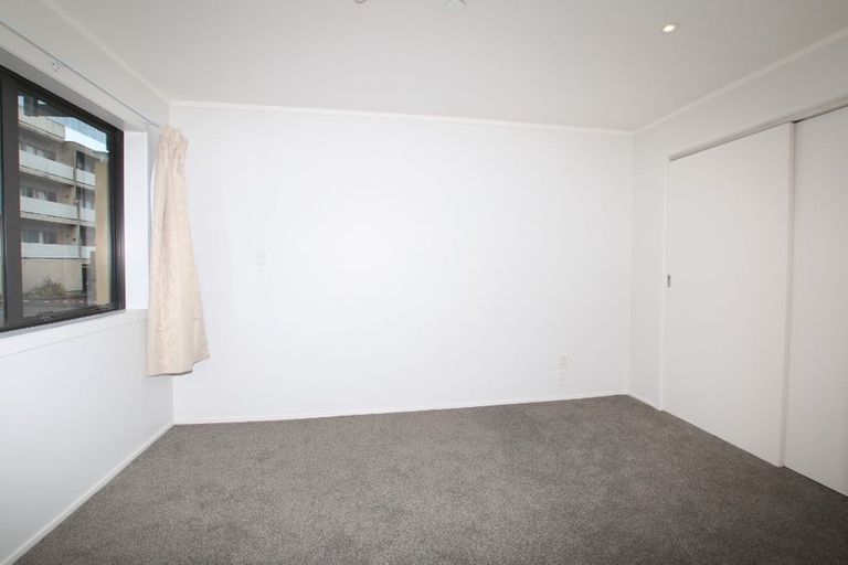 Photo of property in 6a/30 Westward Ho, Glen Eden, Auckland, 0602