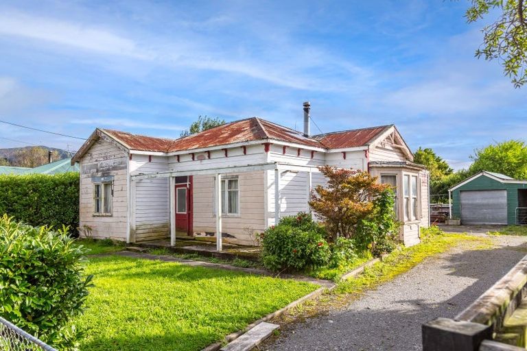 Photo of property in 11 Hayward Street, Featherston, 5710