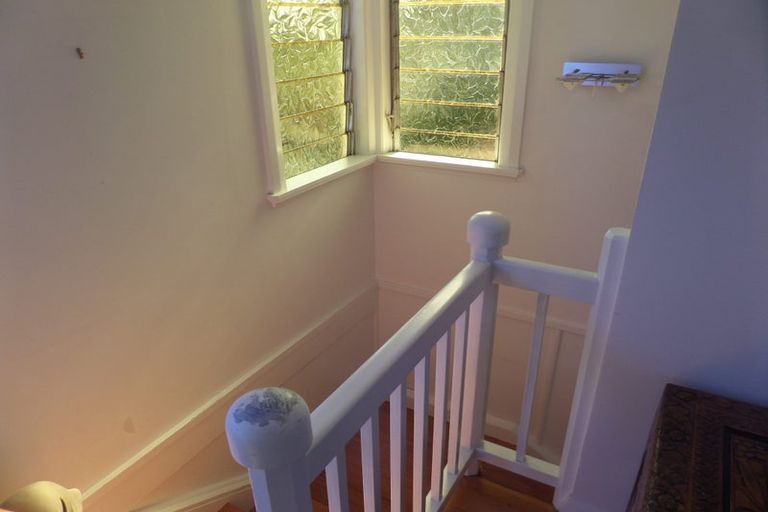 Photo of property in 27 Belle Vue Avenue, Northcote Point, Auckland, 0627