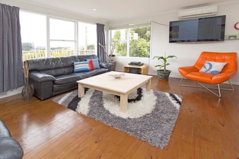 Photo of property in 11 Blanc Road, Silverdale, 0932