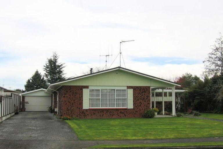 Photo of property in 11 Sandalwood Drive, Dinsdale, Hamilton, 3204